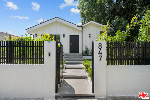 847 Huntley Drive, West Hollywood CA: https://media.crmls.org/mediaz/97b82344-be23-4637-ba39-2b46d055b4e9.jpg