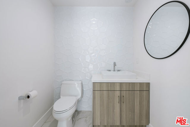 741 N Gramercy Place, Los Angeles CA: https://media.crmls.org/mediaz/97b84495-6266-4bf0-9552-07bdd158fa54.jpg