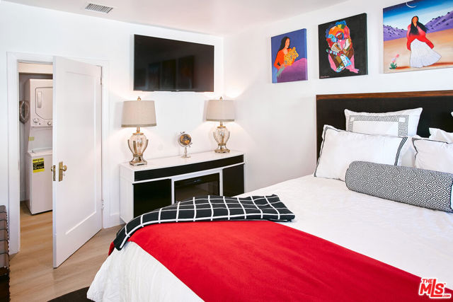 1040 N Crescent Heights Boulevard, Los Angeles CA: https://media.crmls.org/mediaz/97b8f58c-4749-4ee4-af63-5a57e9a05ac3.jpg