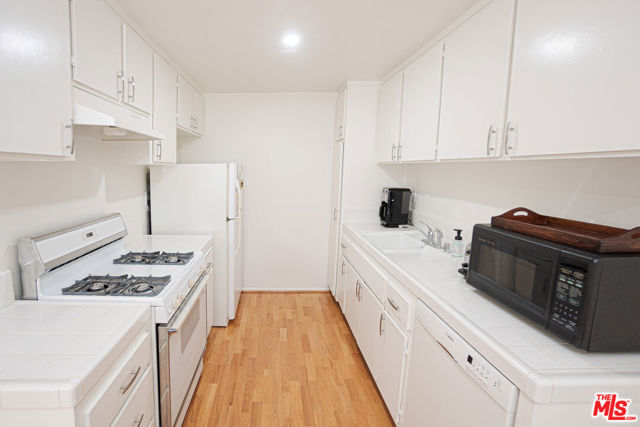 933 11th Street, 12 photo 7