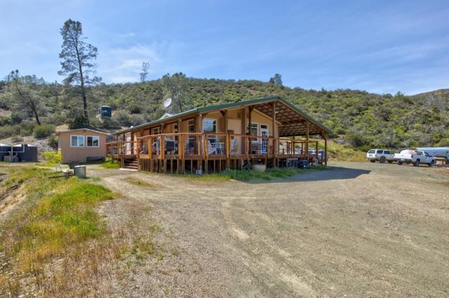 17997 Del Puerto Canyon Road, Patterson CA: https://media.crmls.org/mediaz/97b926d9-a308-43f4-834d-5b2792c2c285.jpg