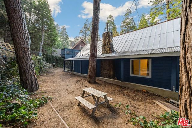 23899 Pioneer Camp Road, Crestline CA: https://media.crmls.org/mediaz/97b9f2d0-87f4-4a83-bc52-643d1c38f02d.jpg
