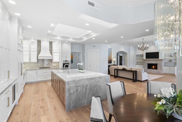 17124 Circa Oriente, Rancho Santa Fe CA: https://media.crmls.org/mediaz/97ba3e2f-31ab-471c-98ef-a6165c285655.jpg