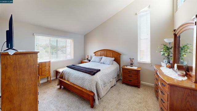 9 Aquamarine Ct, Hercules CA: https://media.crmls.org/mediaz/97ba656a-3ee6-4bc2-8fbc-f87b4afcba96.jpg