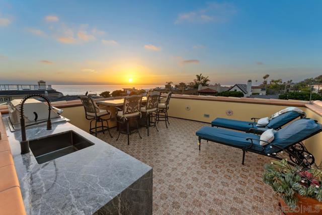 7344 Olivetas Ave, La Jolla CA: https://media.crmls.org/mediaz/97ba91bf-5b30-43dc-929f-d8b354da5058.jpg