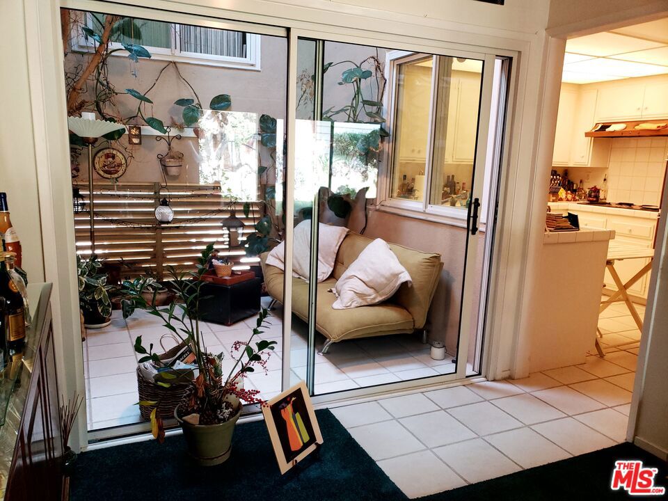 https://media.crmls.org/mediaz/97ba970c-68d8-45e1-9377-161abcd96805.jpg?preset=X-Large