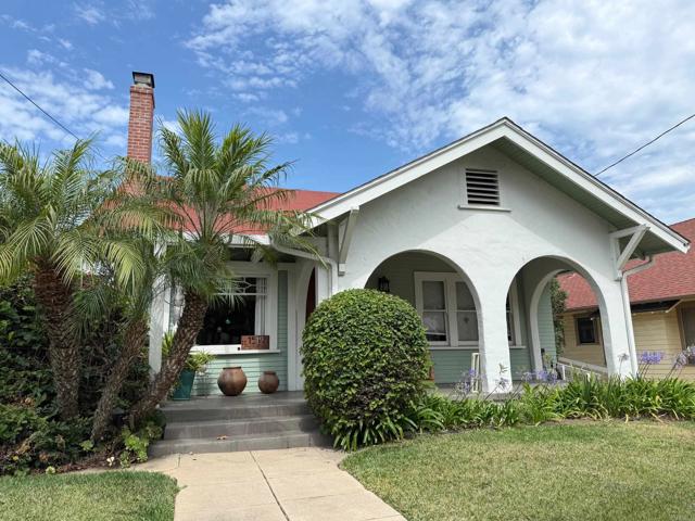 1512 Grove St, San Diego CA: https://media.crmls.org/mediaz/97bbc936-2271-4c50-a7c6-dbc875f07a33.jpg