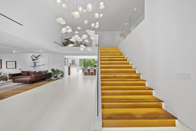 7713 Esterel Dr, La Jolla CA: https://media.crmls.org/mediaz/97bbf609-5917-4de9-9249-ee5dde161fa7.jpg