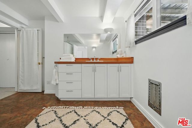 1527 Bainum Drive, Topanga CA: https://media.crmls.org/mediaz/97bc03ef-d8ed-4ebe-8ada-f11d3ed75bae.jpg