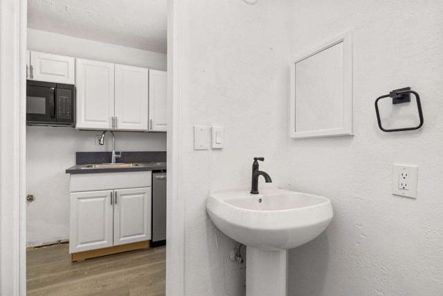 44500 San Carlos Avenue, Palm Desert CA: https://media.crmls.org/mediaz/97bc8563-d981-4b36-b3be-5e242da80cc9.jpg