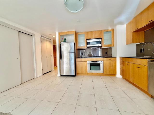 355 1st Street, San Francisco CA: https://media.crmls.org/mediaz/97bca5a0-bfb2-4eb1-bf5d-4ccb518c3fe2.jpg