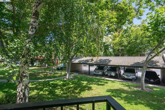 39490 Albany Cmn, Fremont CA: https://media.crmls.org/mediaz/97bcedb0-70ae-45e6-af3e-bbfe36327706.jpg