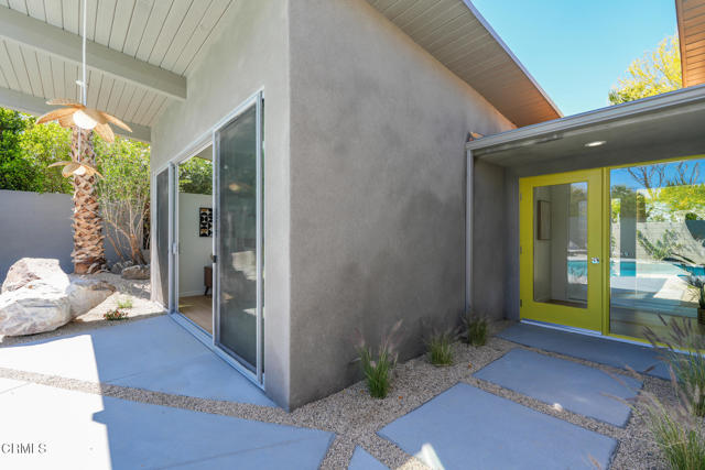2839 N Davis Way, Palm Springs CA: https://media.crmls.org/mediaz/97bd808e-1f9d-449a-88cf-cf645d75c754.jpg