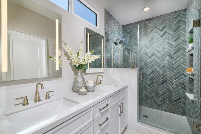 571 N Vulcan Ave, Encinitas CA: https://media.crmls.org/mediaz/97bdd331-66dd-49f0-9aa6-0de7ce4abe12.jpg