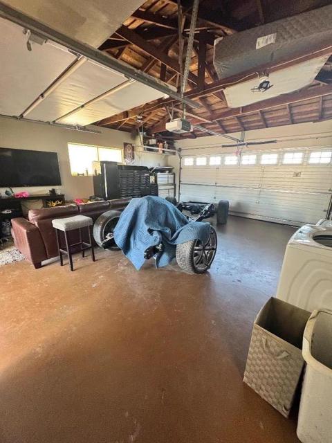 1121 Granada Avenue, Salinas CA: https://media.crmls.org/mediaz/97bdd6cf-3be7-47a4-ba58-45c2ab74e7fe.jpg