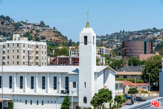 1250 N Fairfax Avenue, West Hollywood CA: https://media.crmls.org/mediaz/97bdd7d5-a410-4ba5-a4b3-9569db6db745.jpg