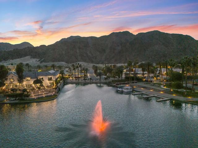 47410 Via Florence, La Quinta CA: https://media.crmls.org/mediaz/97bdebdd-7bcd-49e2-91ad-fd6e79139af8.jpg