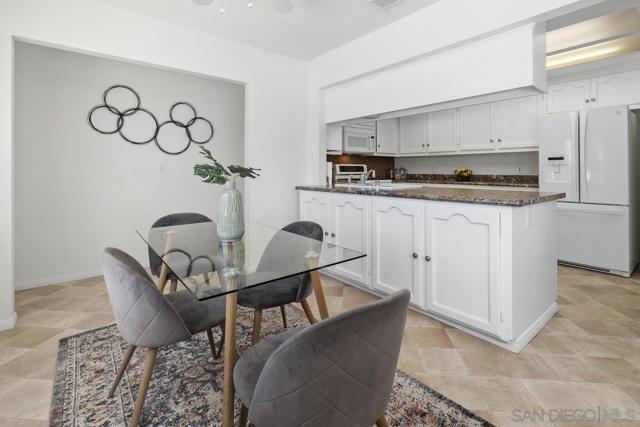 271 Gull Pl, El Cajon CA: https://media.crmls.org/mediaz/97be3227-1697-48f9-8f80-71aabd2a6173.jpg