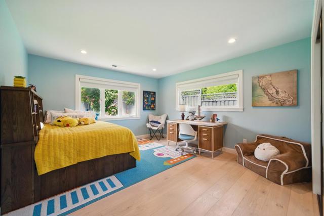 660 Giralda Drive, Los Altos CA: https://media.crmls.org/mediaz/97be5dd5-bec7-46b7-8347-7ba55838a7c6.jpg
