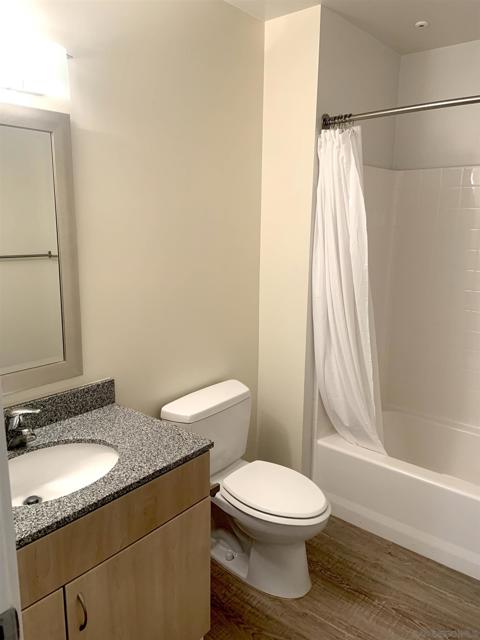889 Date St, San Diego CA: https://media.crmls.org/mediaz/97bebc14-c73f-48f0-9abb-95efe18dcff4.jpg