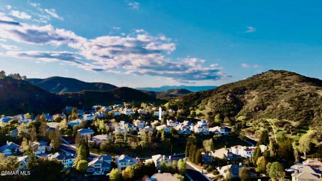 1658 Bushgrove Court, Lake Sherwood CA: https://media.crmls.org/mediaz/97bed41a-1267-4cb5-8440-b0e7764ca2bd.jpg