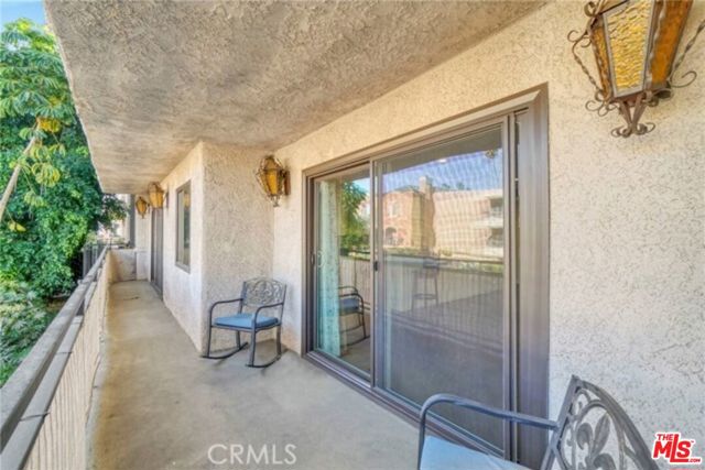 5003 Tilden Avenue, Sherman Oaks CA: https://media.crmls.org/mediaz/97bf20e2-83b1-4747-8791-cf996ece4d12.jpg