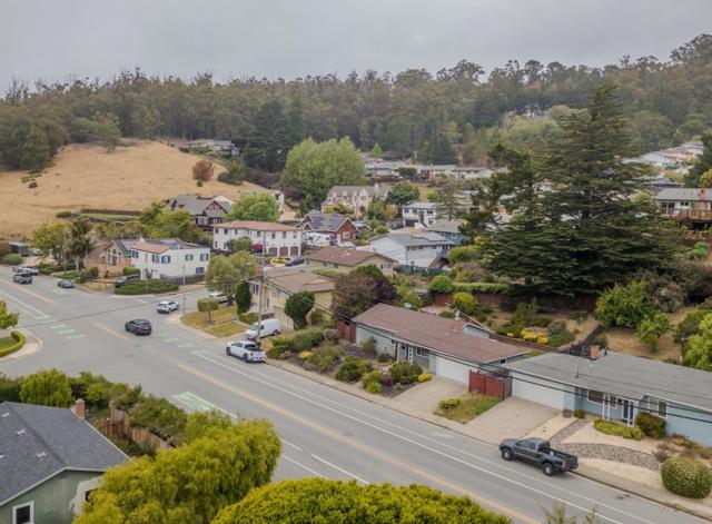 1203 Linda Mar Boulevard, Pacifica CA: https://media.crmls.org/mediaz/97bf24d5-366b-4278-8f49-16a84d572626.jpg
