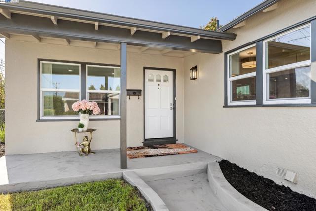 37107 Holly St, Fremont CA: https://media.crmls.org/mediaz/97bf8169-c90b-4603-a587-548c4c2c708f.jpg