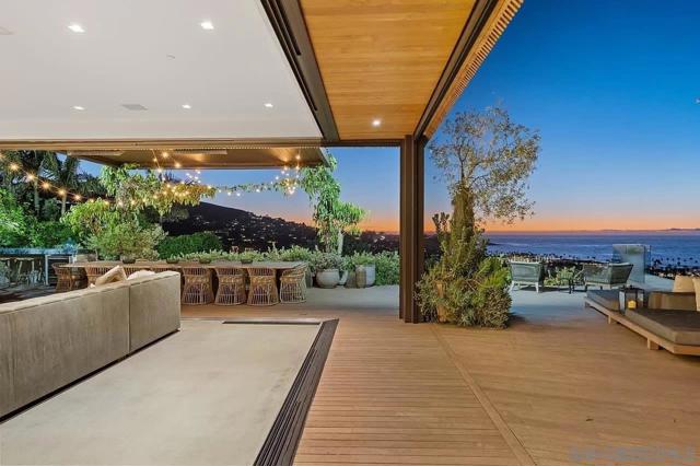 2585 Calle Del Oro, La Jolla CA: https://media.crmls.org/mediaz/97bf9a95-287d-49c2-a073-35dee0105801.jpg