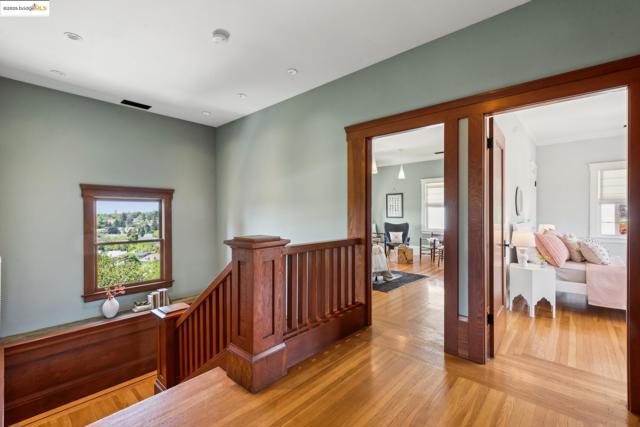 1015 Warfield Ave, Oakland CA: https://media.crmls.org/mediaz/97c17551-0f28-45ee-a504-60687df948a4.jpg