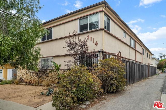 1114 23rd Street, Santa Monica CA: https://media.crmls.org/mediaz/97c186ad-f4c1-4fdc-ac2e-2baaf2162f20.jpg