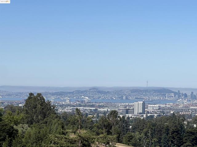 82 Wilding Ln, Oakland CA: https://media.crmls.org/mediaz/97c1d5c7-637d-43fa-97eb-b606abc6c0c5.jpg