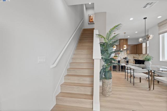 985 Harcot Court, San Jose CA: https://media.crmls.org/mediaz/97c285a0-9ed9-4f29-9ad7-2a2559fc6f27.jpg