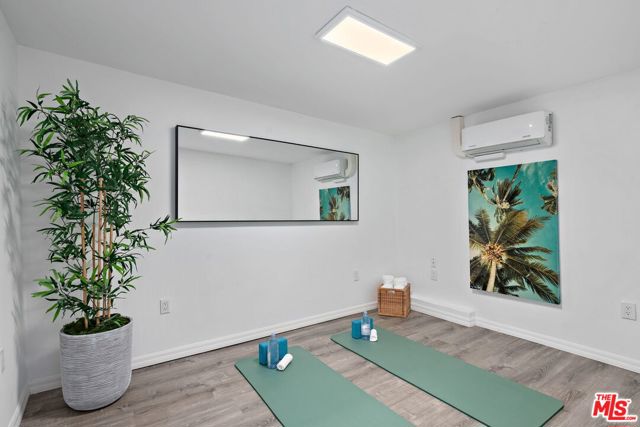 4745 Caritina Drive, Tarzana CA: https://media.crmls.org/mediaz/97c2d84d-6a65-468f-9065-5002fdd2625f.jpg