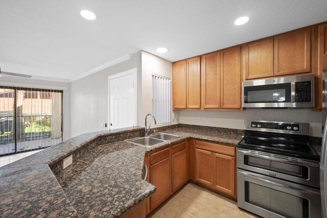Image 6 of 25 For 78650 Avenue 42  1005