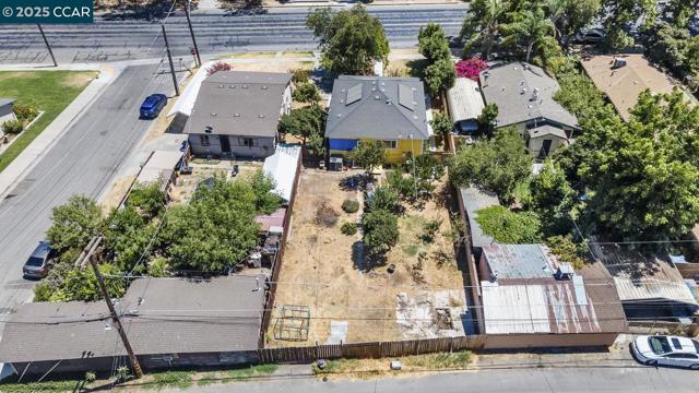 935 E Yosemite Ave, Madera CA: https://media.crmls.org/mediaz/97c331bf-5bd8-48d1-af2f-9b5a971cd4ba.jpg