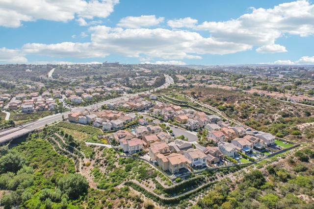 6698 Spartina Ct, Carlsbad CA: https://media.crmls.org/mediaz/97c38a93-ebbb-4885-b211-5358f0427850.jpg