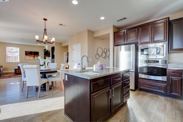Image 23 of 60 For 2394 Amantea Way