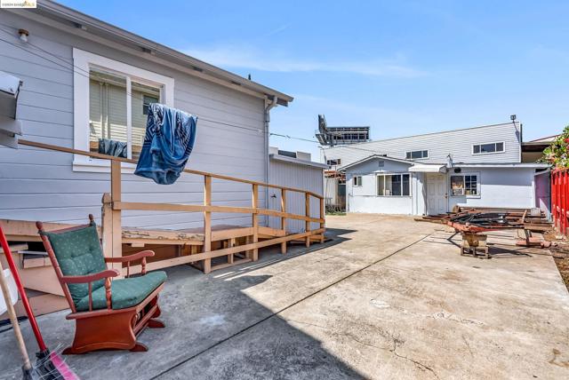 907 39Th Ave, Oakland, California 94601, 4 Bedrooms Bedrooms, ,1 BathroomBathrooms,Single Family Residence,For Sale,39Th Ave,41069340