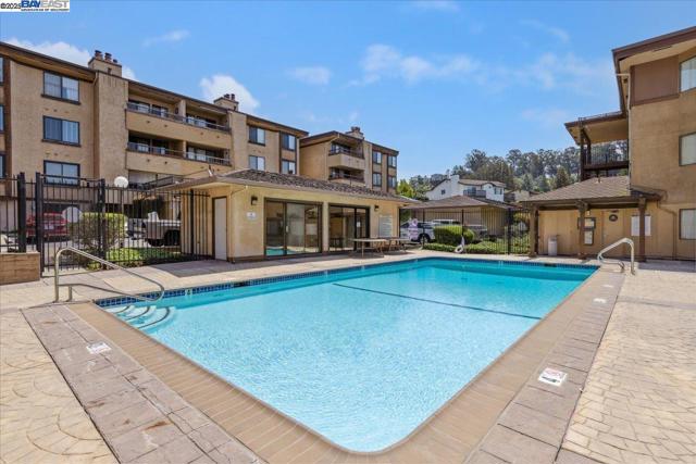 26937 Hayward Blvd, Hayward CA: https://media.crmls.org/mediaz/97c5669f-03bc-4a24-960d-b7d0e13d70ef.jpg
