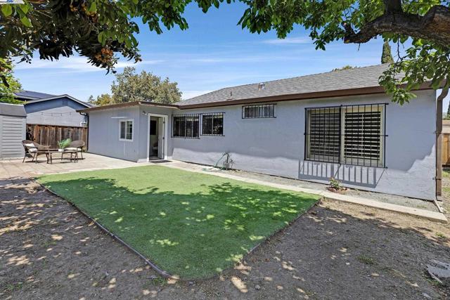 2715 Mosswood Dr, San Jose CA: https://media.crmls.org/mediaz/97c57c77-390e-48c2-bca7-bddf525032d1.jpg