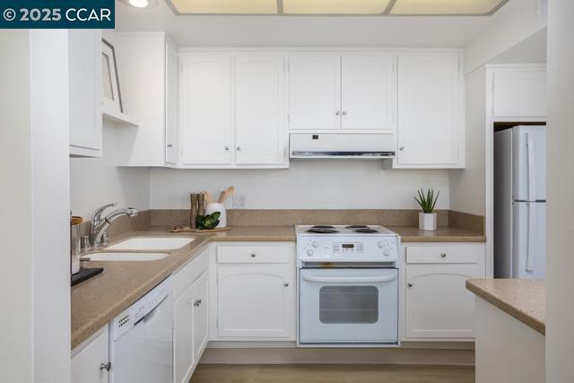1349 Running Springs Rd, Walnut Creek CA: https://media.crmls.org/mediaz/97c6d8d9-9c69-4e4d-9ec2-cd2ce25bb1e3.jpg