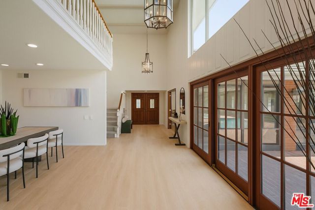 5136 Los Bonitos Way, Los Angeles CA: https://media.crmls.org/mediaz/97c7025f-35bf-4640-81e1-b6e7f39648d2.jpg
