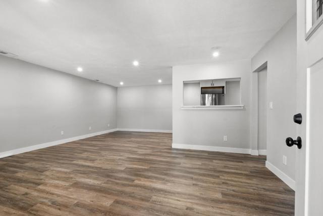 212 E Longview Avenue, Stockton CA: https://media.crmls.org/mediaz/97c76f21-eaaa-44c8-a4b5-d881f4a6e9d5.jpg