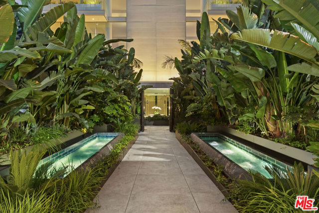 9200 Wilshire Blvd, Beverly Hills CA: https://media.crmls.org/mediaz/97c77d7f-4ba2-45d7-b9de-1862eb168c82.jpg