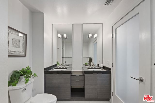 600 S Ridgeley Drive, Los Angeles CA: https://media.crmls.org/mediaz/97c79bb6-5e3d-463c-8ffa-90e1112236f9.jpg