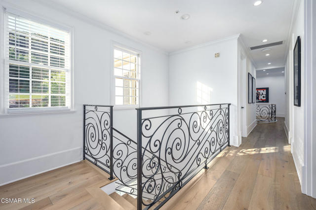 508 W Stafford Road, Thousand Oaks CA: https://media.crmls.org/mediaz/97c7a19c-54ca-4ae1-b231-864b384d4569.jpg