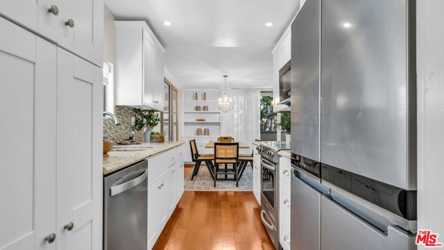 1130 9th Street, Santa Monica CA: https://media.crmls.org/mediaz/97c88fbb-2878-41b5-9198-f04ab12b51e0.jpg