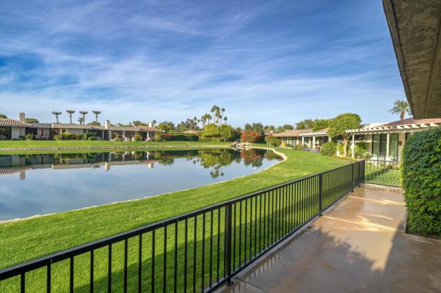 10 Colgate Drive, Rancho Mirage CA: https://media.crmls.org/mediaz/97c93c9f-5291-4043-b8e5-346ad745c658.jpg