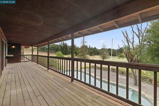 47 Bella Vista Ct, Diablo CA: https://media.crmls.org/mediaz/97c954f8-22e2-4215-b897-28bee1cf900f.jpg
